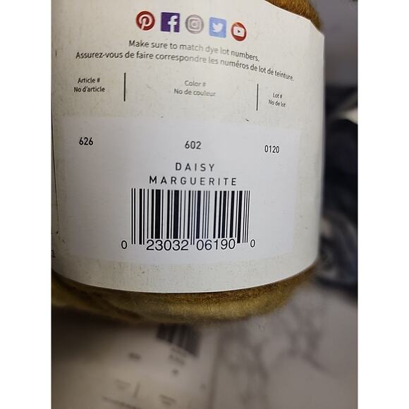 Lion Brand Wool 2x617 & 2x602 Easy Roving Yarn, Wool Blend, Super Bulky (READ) - Picture 7 of 7